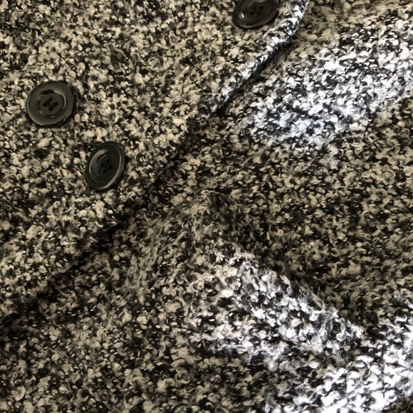 Button-up textured coat with pockets - Picture 6 of 7